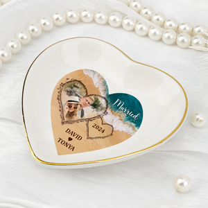 Married Engaged Couple & The Sea  - Personalized Jewelry Dish - Gift For Wife, Anniversary, Engagement, Wedding, Marriage Gift - NA94