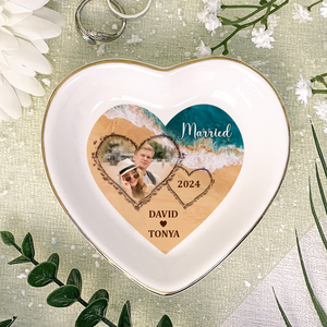 Married Engaged Couple & The Sea  - Personalized Jewelry Dish - Gift For Wife, Anniversary, Engagement, Wedding, Marriage Gift - NA94