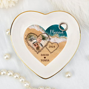 Married Engaged Couple & The Sea  - Personalized Jewelry Dish - Gift For Wife, Anniversary, Engagement, Wedding, Marriage Gift - NA94