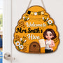 74IbVTcBGI__pod220260624461_welcome to teacher bee hive personalized door hanger back to school gift_pham duy anh_web 1