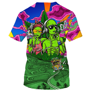 Hippie Aliens Smoke And Listen To Music - T-Shirt