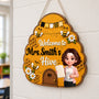 cmGTZax4fJ__pod220260624461_welcome to teacher bee hive personalized door hanger back to school gift_pham duy anh_web 3